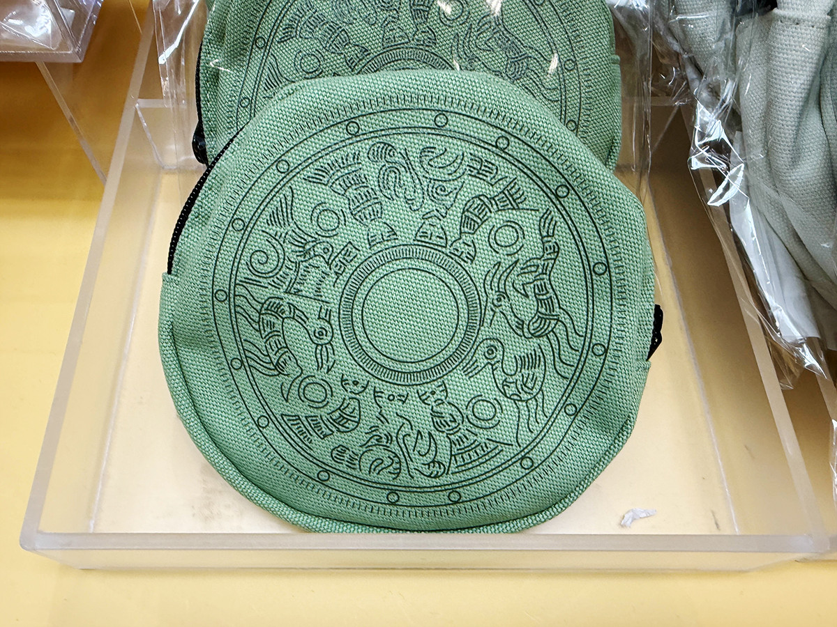 ポーチ「変形神人車馬画像鏡」