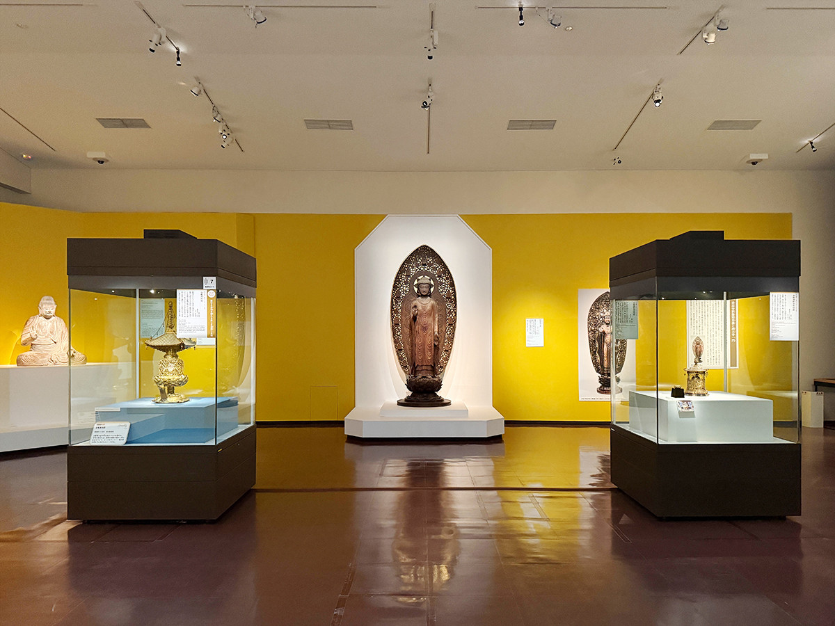 奈良国立博物館　特別展「超 国宝―祈りのかがやき―」会場より　第3章「釈迦を慕う」