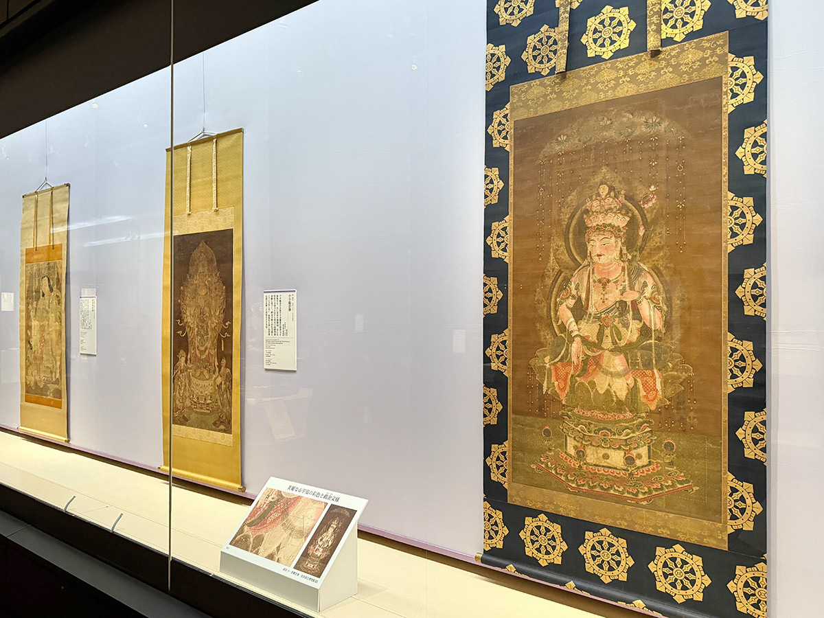 奈良国立博物館　特別展「超 国宝―祈りのかがやき―」会場より　第4章「美麗なる仏の世界」