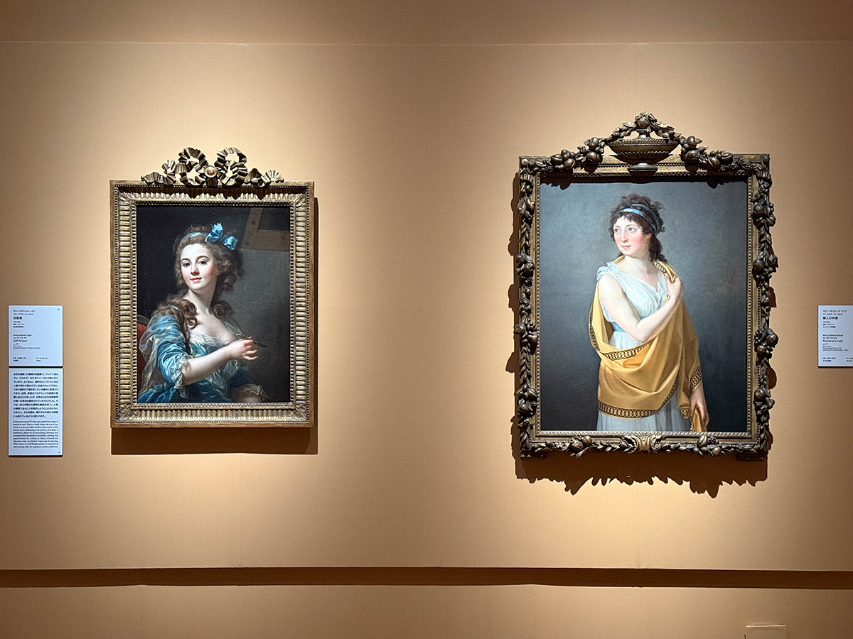 国立西洋美術館「西洋絵画、どこから見るか？」会場より　（左から）マリー＝ガブリエル・カペ《自画像》1783年頃　国立西洋美術館 ／ マリー＝ギユミーヌ・ブノワ《婦人の肖像》1799年頃　サンディエゴ美術館