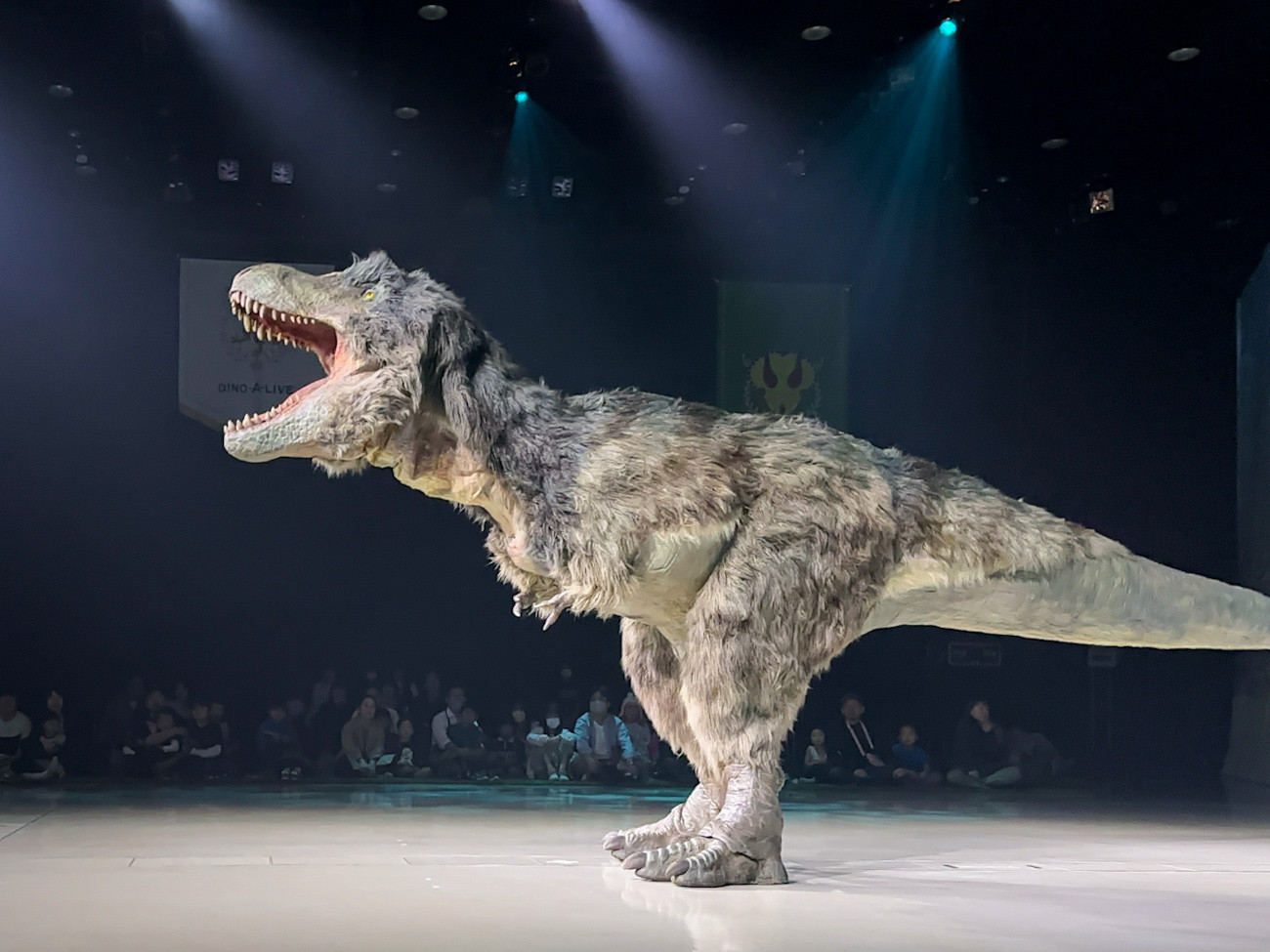 ヒカリエホール「DINO-A-LIVE DINO SAFARI 2025」