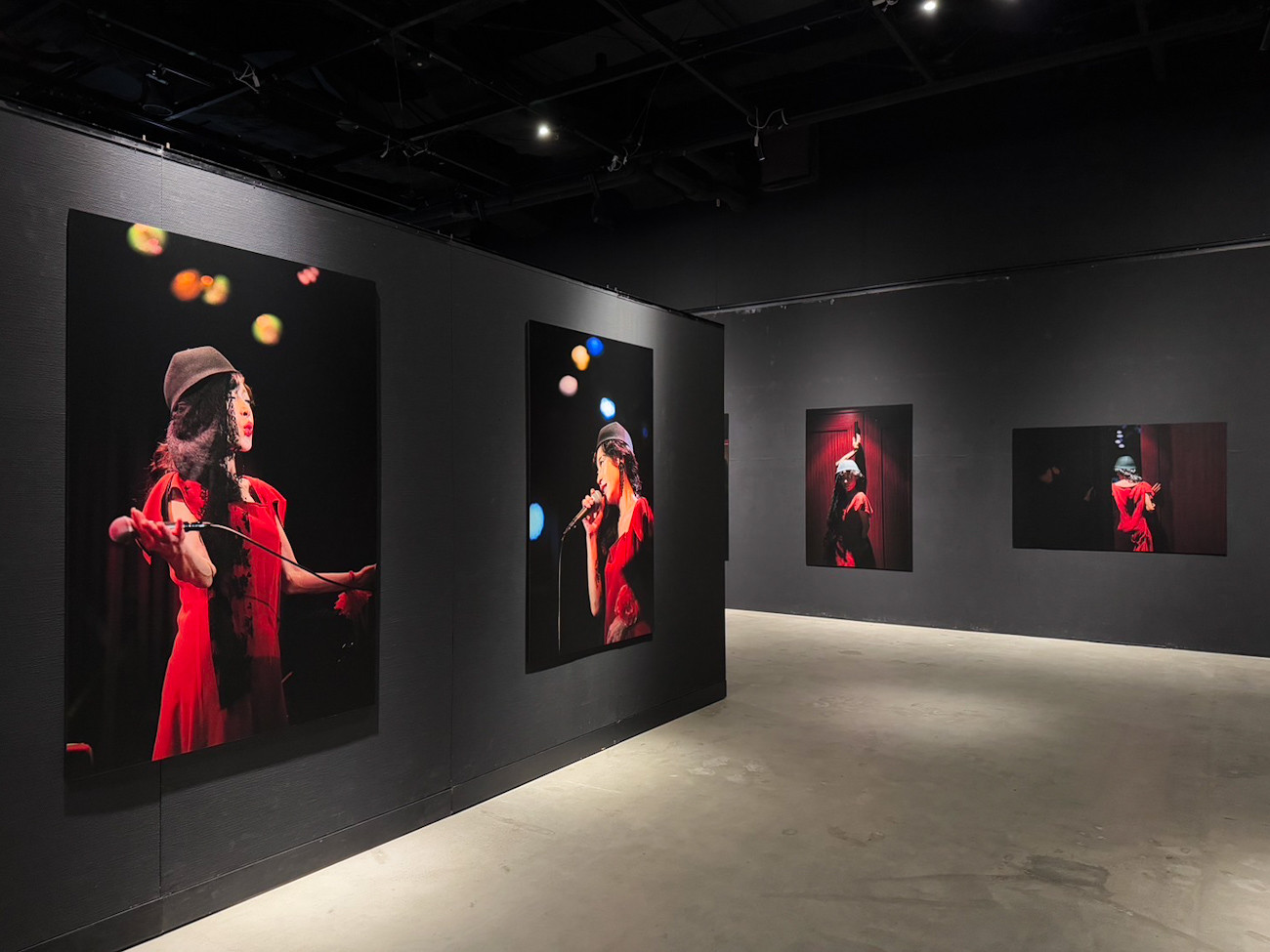 東京ドームシティGallery AaMo 「43rd ANNIVERSARY AKINA NAKAMORI PHOTO EXHIBITION」
