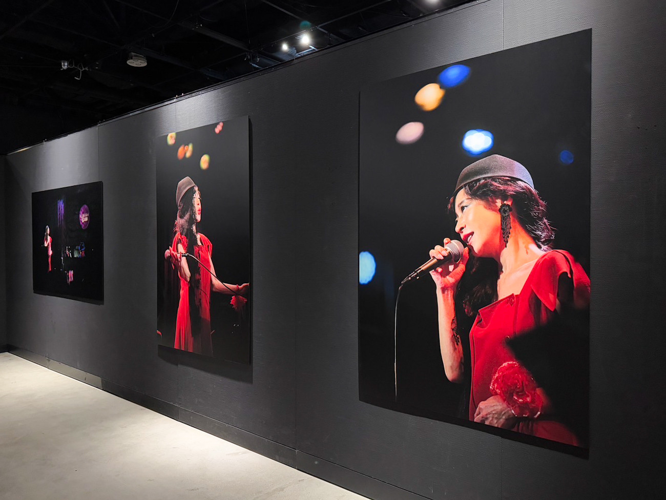 東京ドームシティGallery AaMo 「43rd ANNIVERSARY AKINA NAKAMORI PHOTO EXHIBITION」