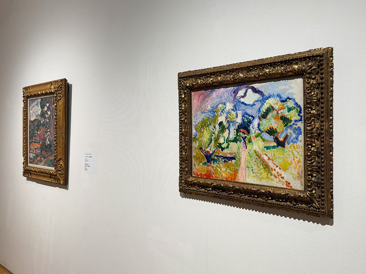 ポーラ美術館「ゴッホ・インパクト ― 生成する情熱」会場より　（右手前）アンリ・マティス《オリーブの木のある散歩道》1905年　ポーラ美術館