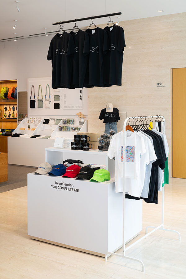 ミュージアムショップ Photo: Ken Kato　提供：ポーラ美術館