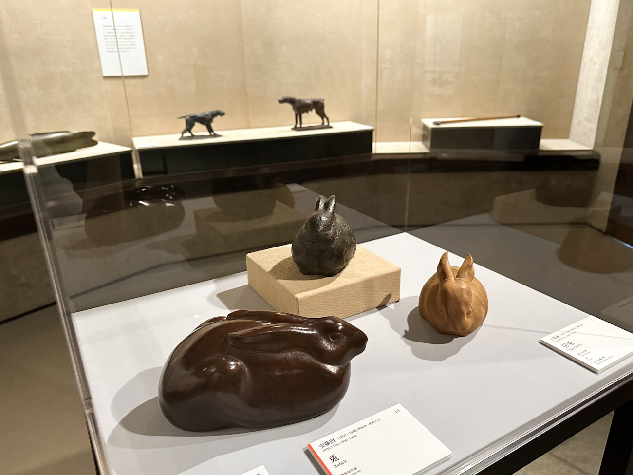渋谷区立松濤美術館「黙然たる反骨 安藤照 ―没後・戦後80年 忠犬ハチ公像をつくった彫刻家―」会場