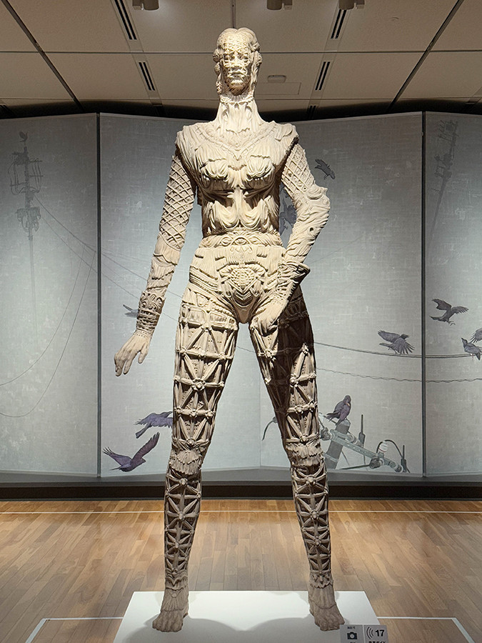 大阪中之島美術館「日本美術の鉱脈展　未来の国宝を探せ！」会場より　第7章「縄文の造形、そして現代美術へ」　西尾康之《アルファ・オメガ》令和7年（2025）［全期間展示］