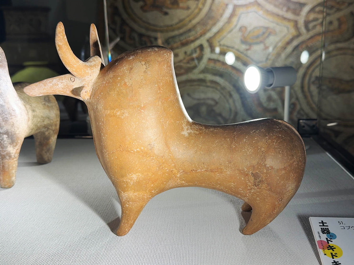 浜名梱包輸送シルクロード・ミュージアム「土器にドキドキ展」会場より　《コブウシ》前1000年頃　パキスタン