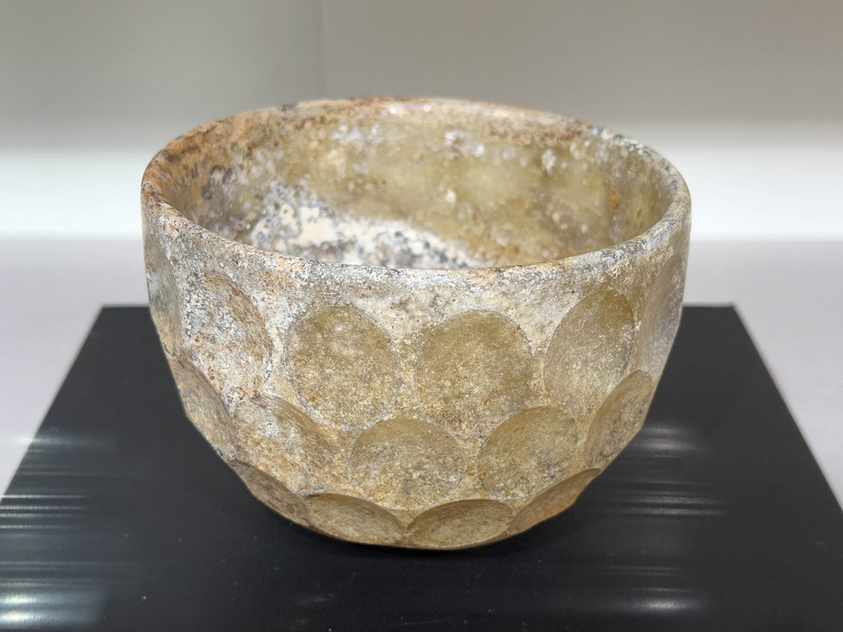 《切子ガラス碗 白瑠璃碗》3~7世紀頃 イラン