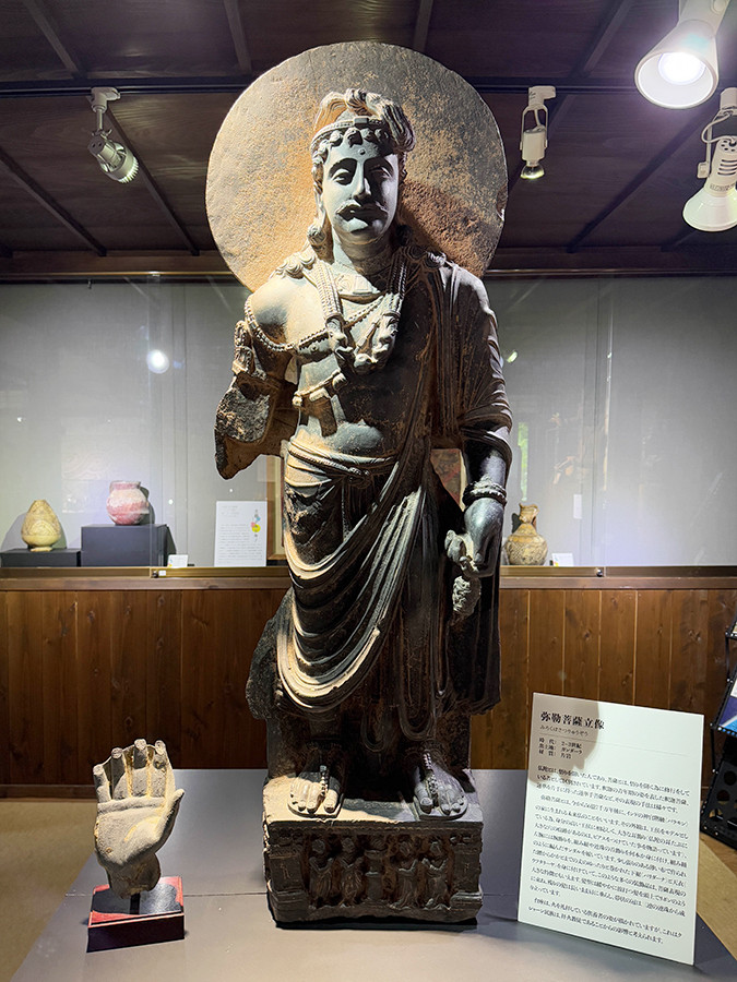 《弥勒菩薩立像》2～3世紀　ガンダーラ