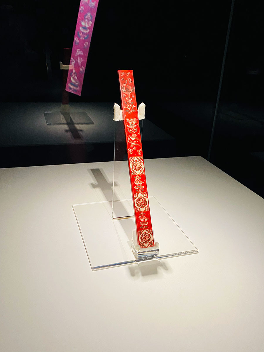 ≪再現模造 紅牙撥熮鏤尺≫（こうげばちるのしゃく）