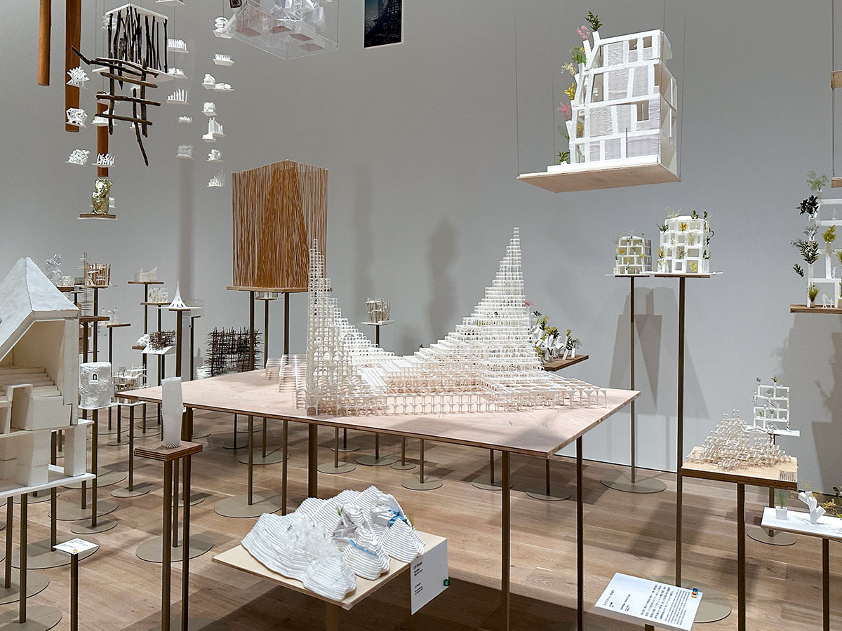 森美術館「藤本壮介の建築:原初・未来・森」会場より「1 思考の森」