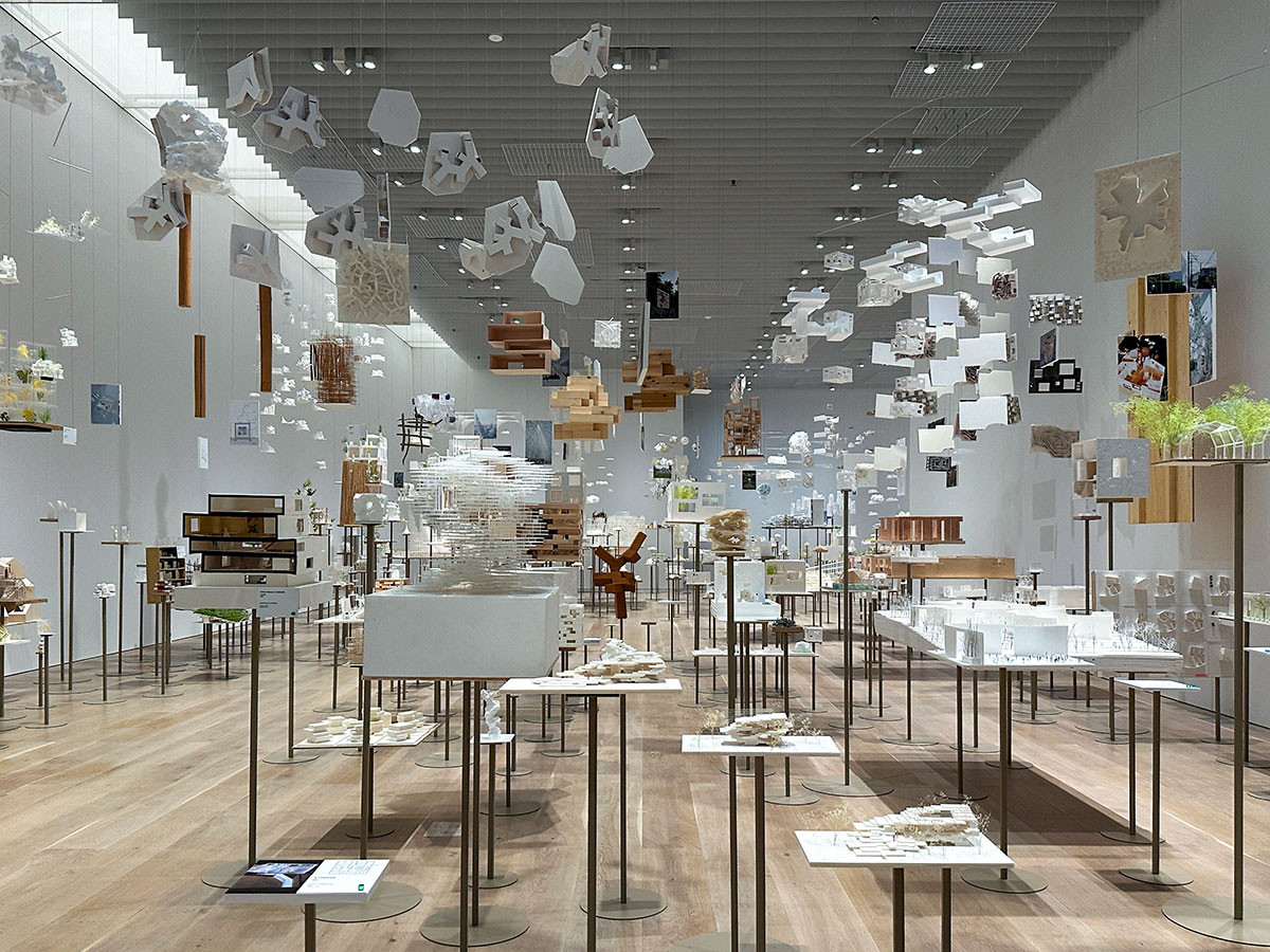 森美術館「藤本壮介の建築:原初・未来・森」会場より「1 思考の森」