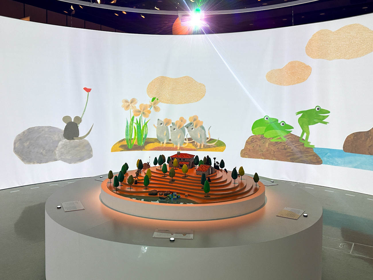 ヒカリエホール「レオ・レオーニの絵本づくり展」会場