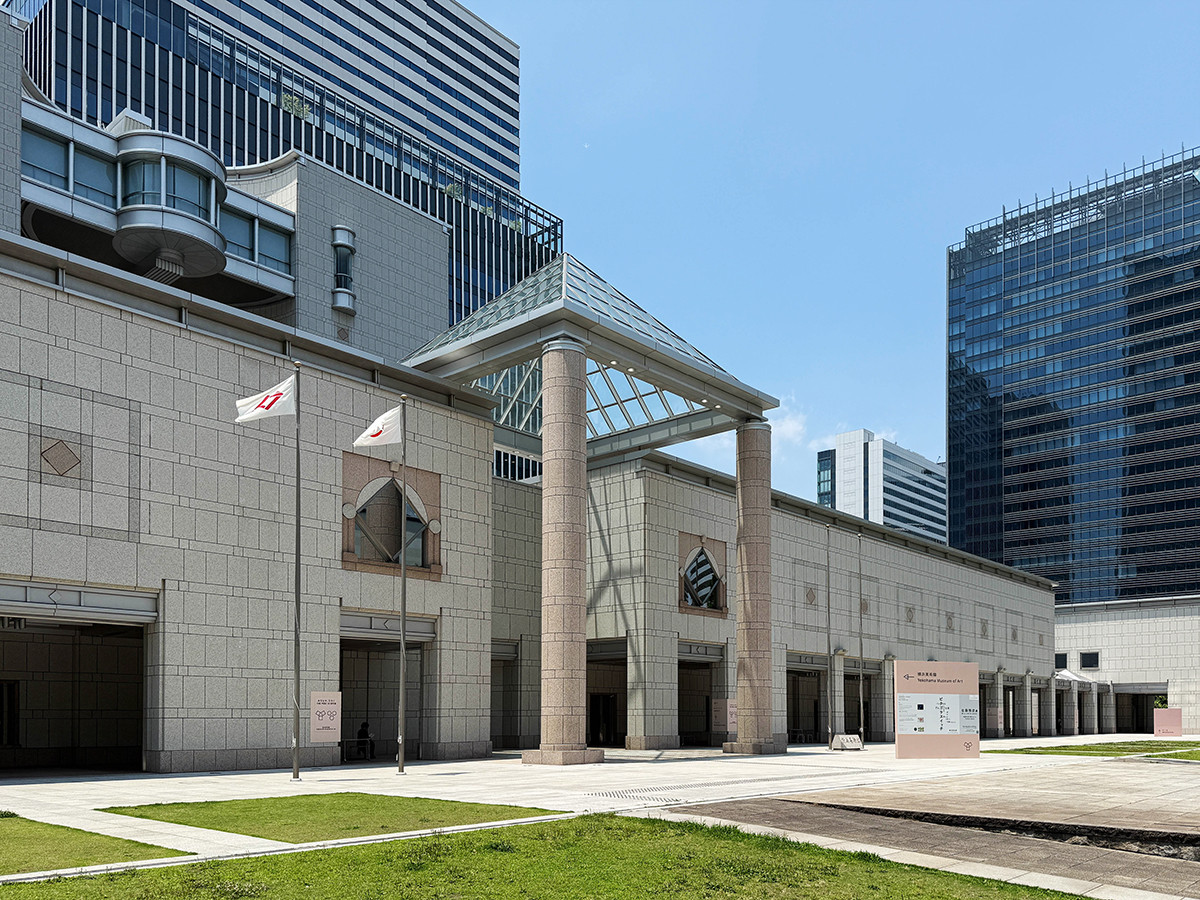 横浜美術館「佐藤雅彦展　新しい×（作り方＋分かり方）」会場入口