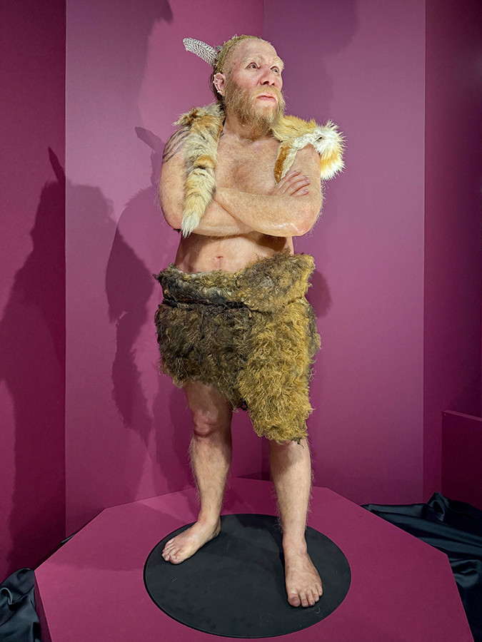 国立科学博物館「氷河期展 〜人類が見た4万年前の世界〜」会場より　ネアンデルタール人の復元模型　パリ国立自然史博物館　©2019 Sculpture ELISABETH DAYNES, France