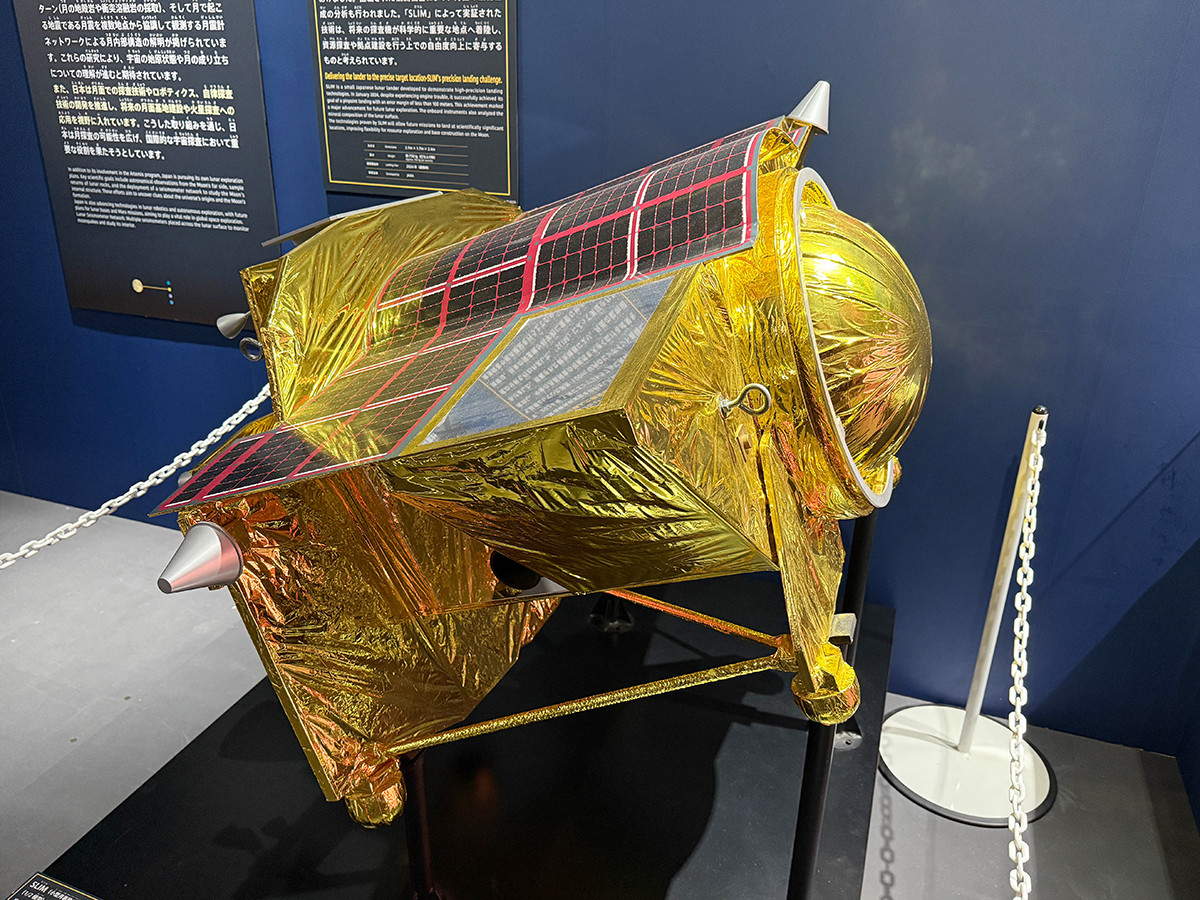 日本科学未来館　特別展「深宇宙展～人類はどこへ向かうのか」To the Moon and Beyond　会場より　SLIM（小型月着陸実証機）（1/2模型）
