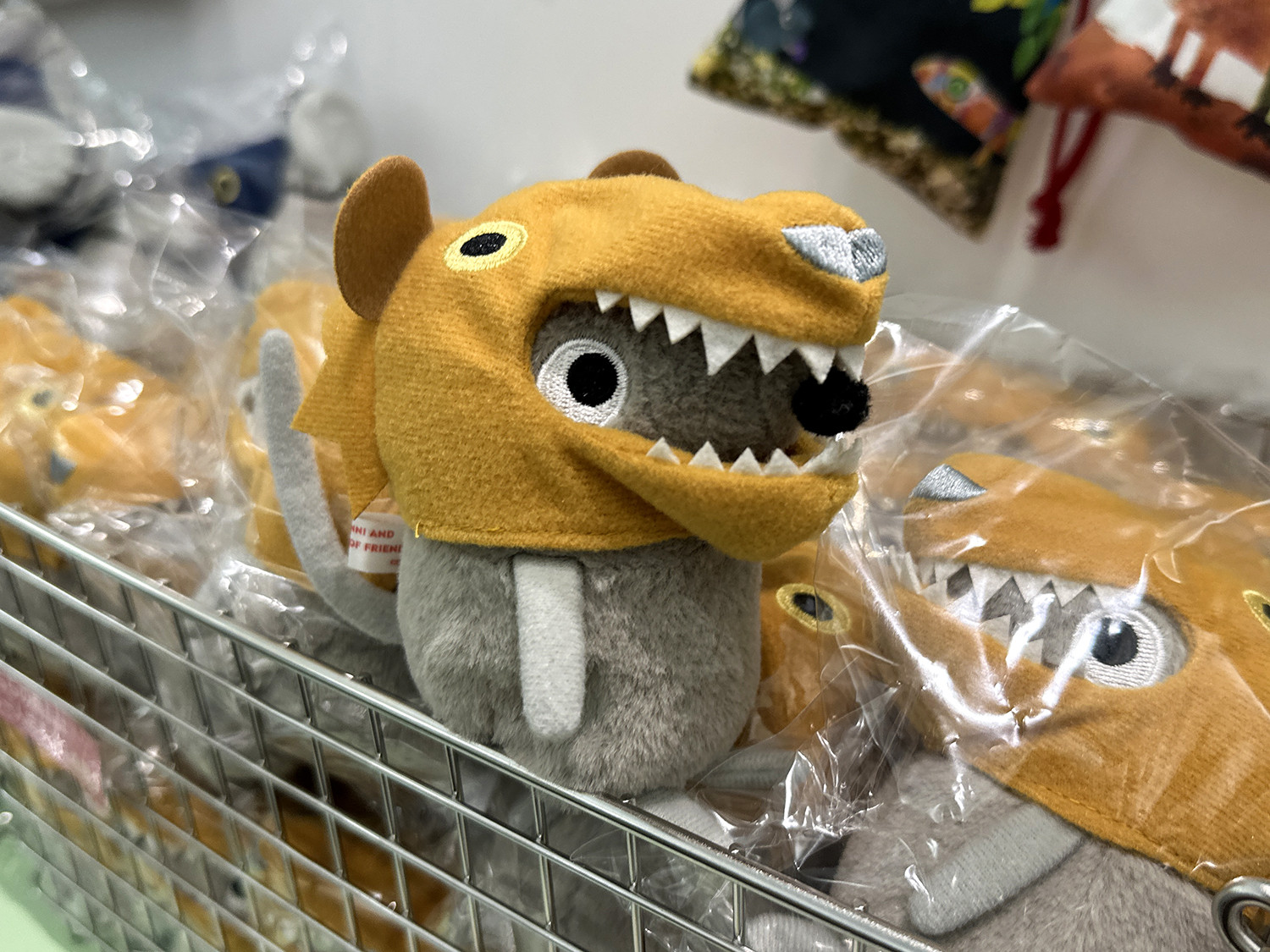 かめん付きぬいぐるみ