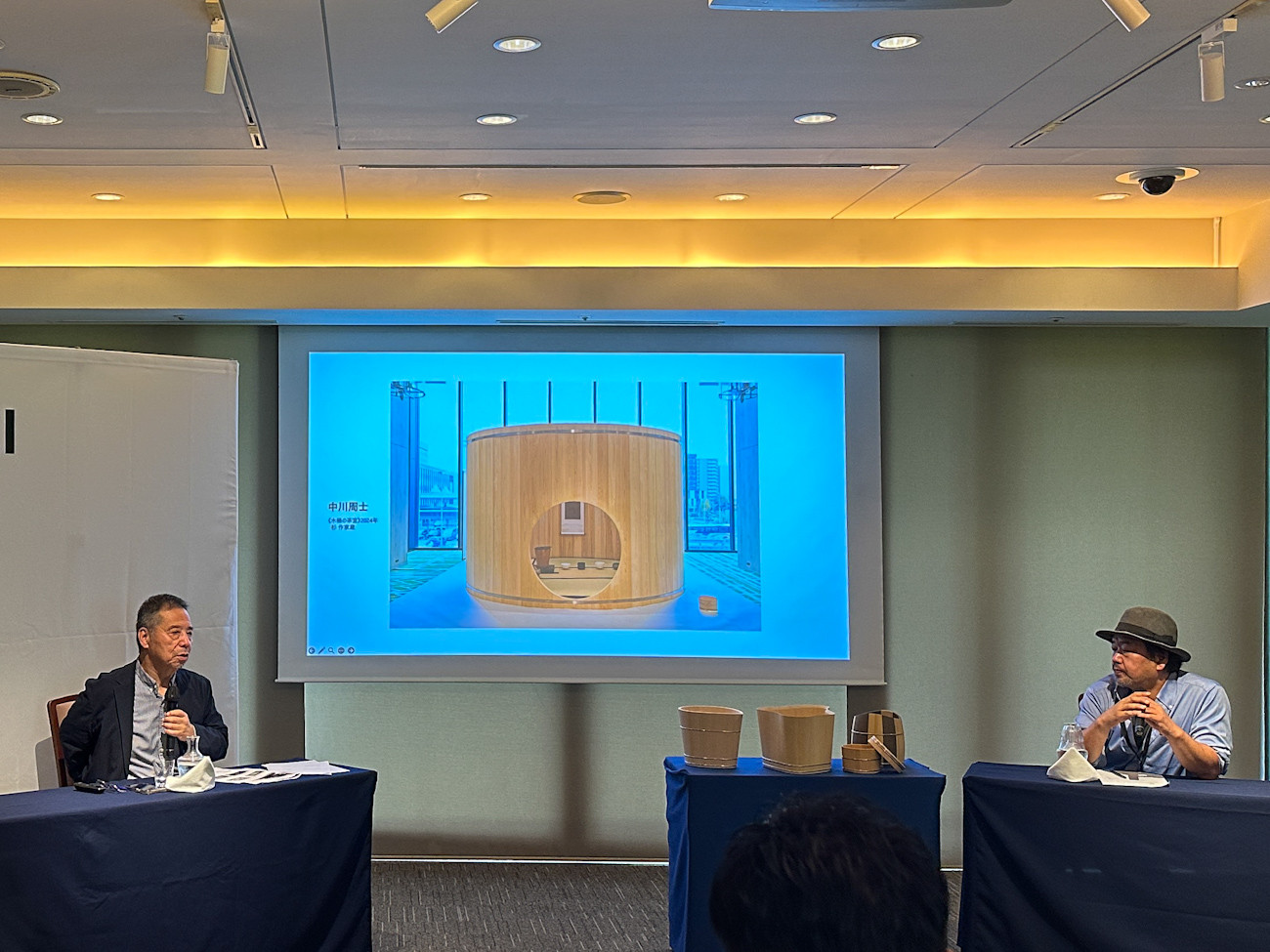 「GO FOR KOGEI 2025」記者発表会 (左から)秋元雄史、中川周士