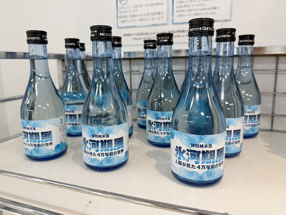 
、展覧会オリジナルデザイン 特別純米酒「黒曜」