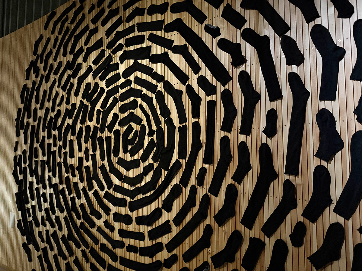 PLAY! MUSEUM「大どろぼうの家」会場より　黒の壁