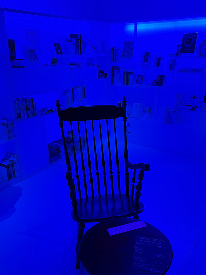 PLAY! MUSEUM「大どろぼうの家」会場より 青の応接間
