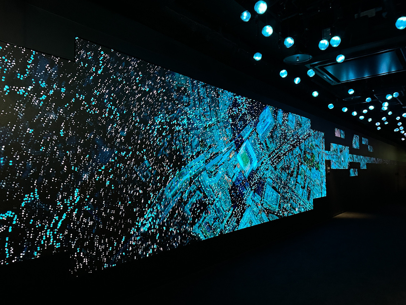 渋谷スカイ「SKY GALLERY」 「INNER NEBULAS|光が奏でる、夏の星雲」