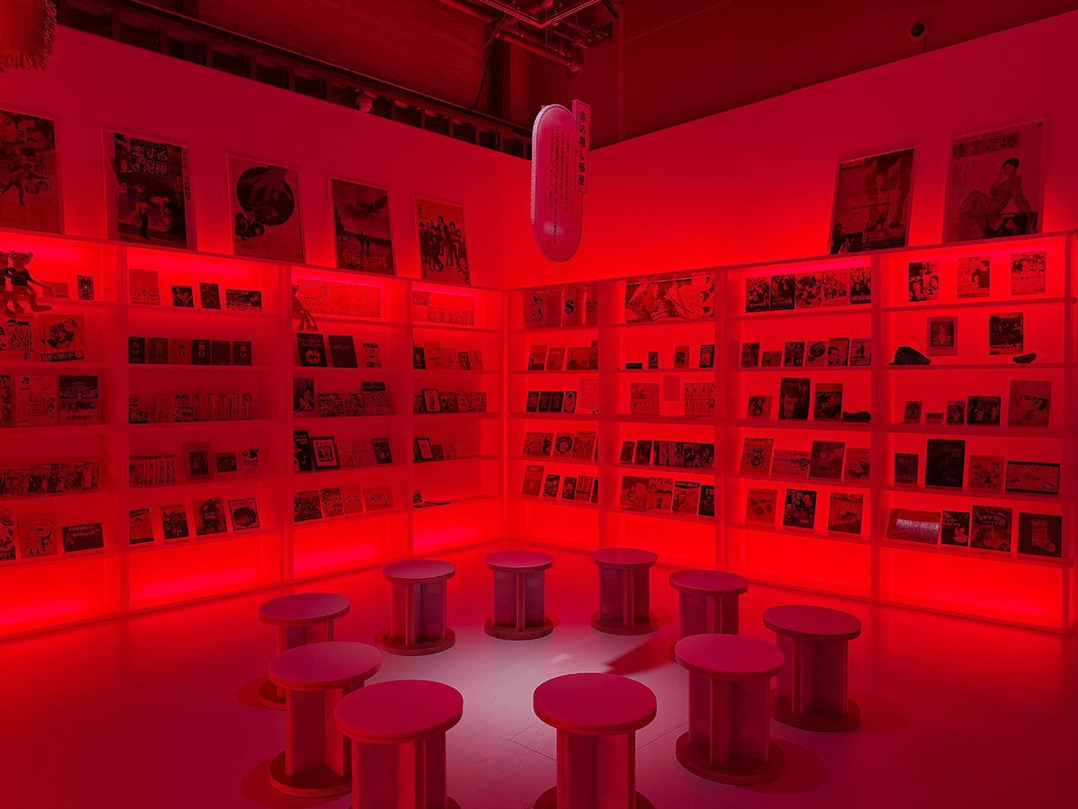 PLAY! MUSEUM「大どろぼうの家」会場より 赤の隠し部屋
