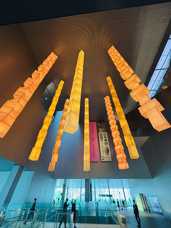 大阪中之島美術館ロビーの吹き抜け