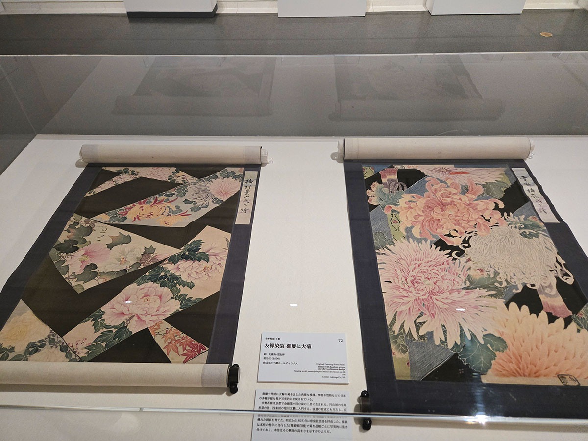 左）友禅染裂　湊取百花　梅村景山下絵　明治18年　右）友禅染裂　御簾に大菊　幸野楳嶺下絵　明治23年　いずれも千總ホールディングス所蔵