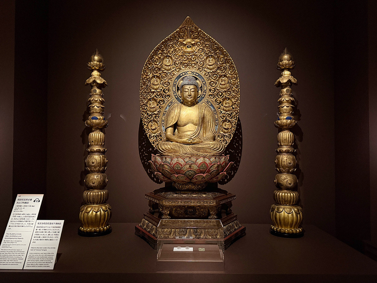 東京国立博物館　特別展「江戸☆大奥」会場より　《阿弥陀如来坐像および附属品》小堀浄運作、浄岸院（竹姫）奉納　江戸時代 享保8年（1723）東京・祐天寺（目黒区）蔵