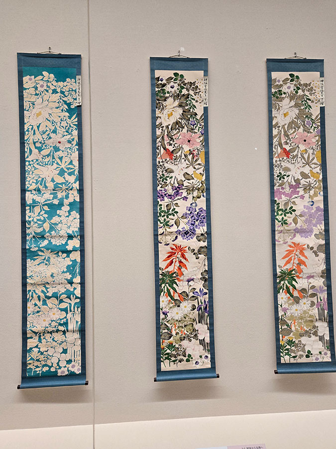 友禅染裂 琳派百花 神坂雪佳原画 昭和10年 いずれも千總ホールディングス所蔵 配色の違いによるイメージが伝わる