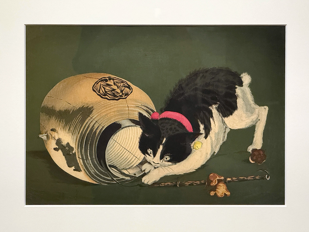 そごう美術館「Ukiyo-e 猫百科 ごろごろまるまるネコづくし」会場より　無款（小林清親）《猫と提灯》明治10年（1877）　松木平吉　渡邊木版美術画舗蔵