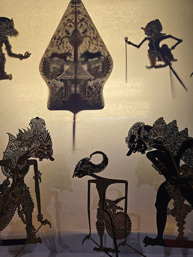 影絵芝居ワヤン・クリットの人形など　インドネシア、ジャワ島　19～20世紀前半