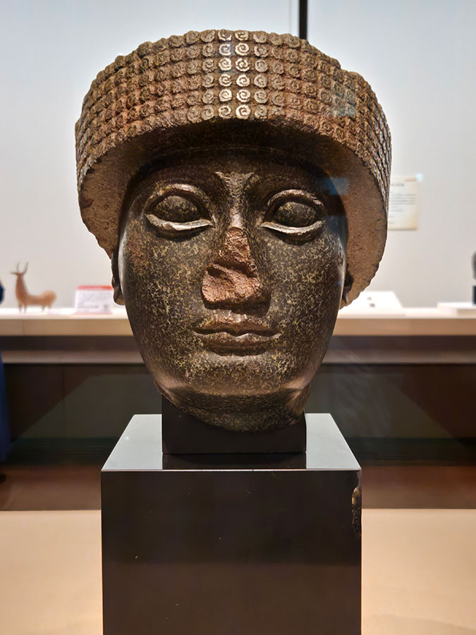 グデア頭像　イラク、テロー　紀元前2100年頃