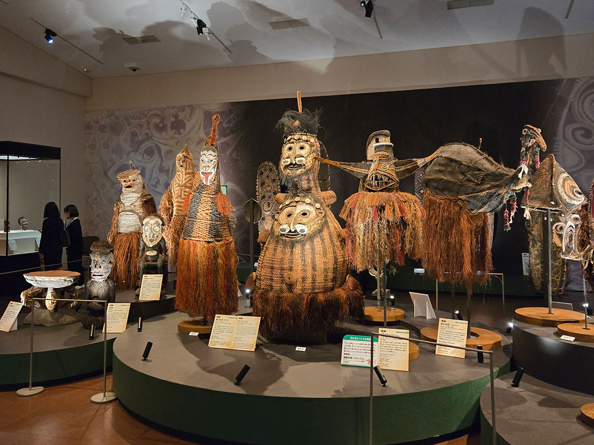 精霊の仮面　パプアニューギニア地方　20世紀前半など　展示風景