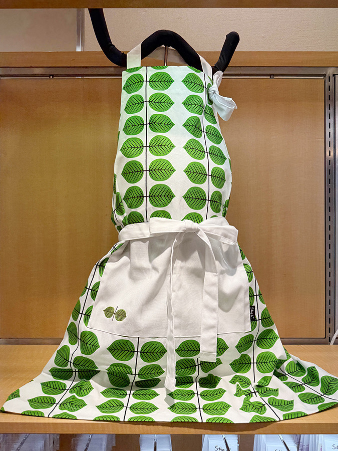 葉っぱと犬と北欧の風、暮らしを彩るリンドベリのデザイン（グッズ）