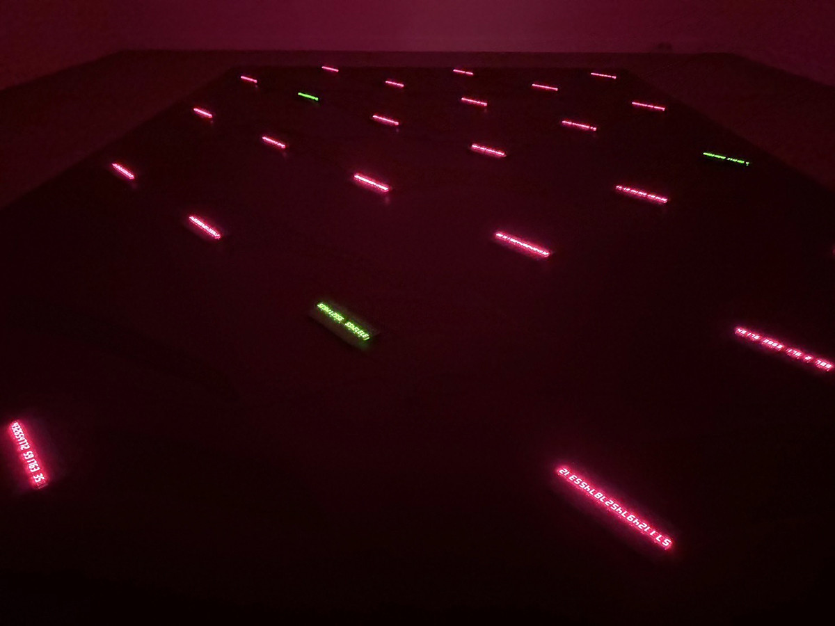 国立新美術館　企画展示室1E「時代のプリズム：日本で生まれた美術表現 1989-2010」会場