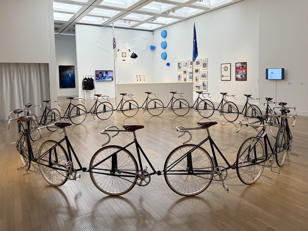 国立新美術館　企画展示室1E「時代のプリズム：日本で生まれた美術表現 1989-2010」会場