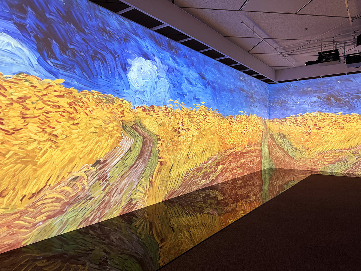 東京都美術館「ゴッホ展 家族がつないだ画家の夢」会場より 「イマーシブ・コーナー」