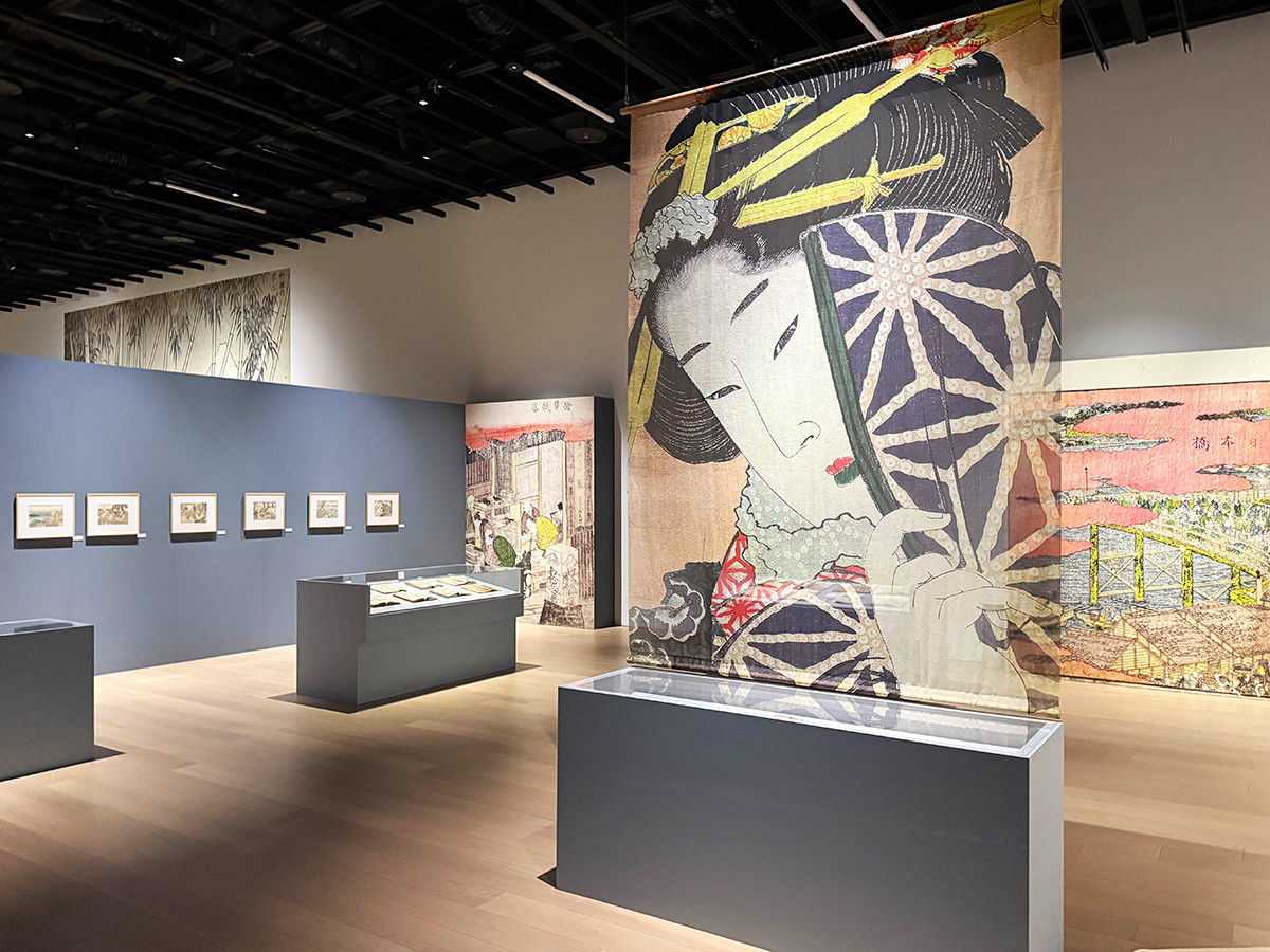 CREATIVE MUSEUM TOKYO「HOKUSAI－ぜんぶ、北斎のしわざでした。展」会場より　第5章「色彩」