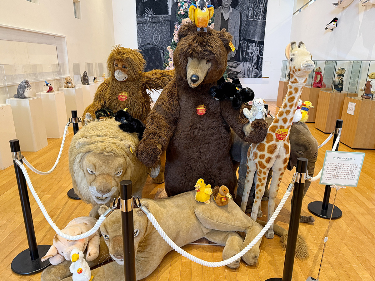 世界の民俗人形博物館「しあわせのぬいぐるみパーク展」会場より アニマル大集合