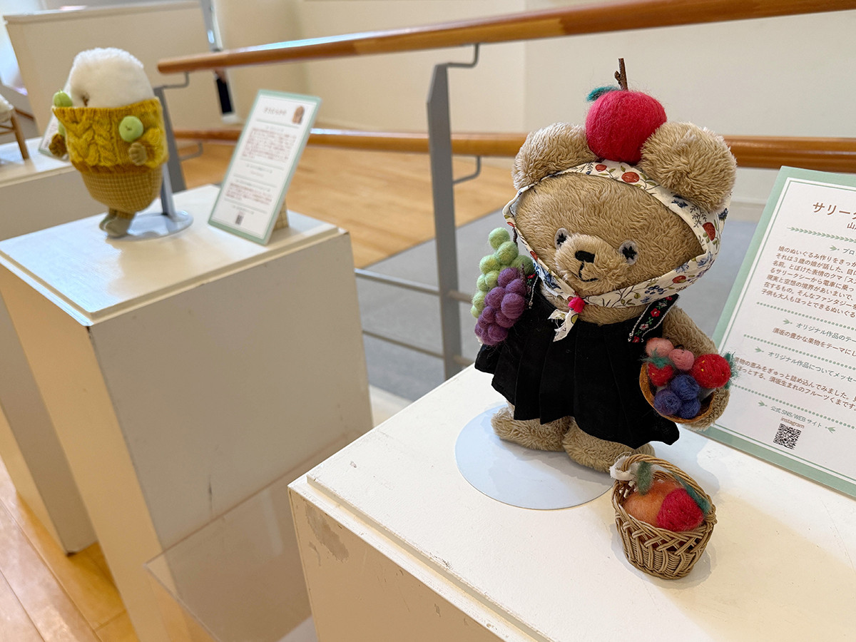 世界の民俗人形博物館「しあわせのぬいぐるみパーク展」会場より 須坂にちなんだ特別製作のぬいぐるみ