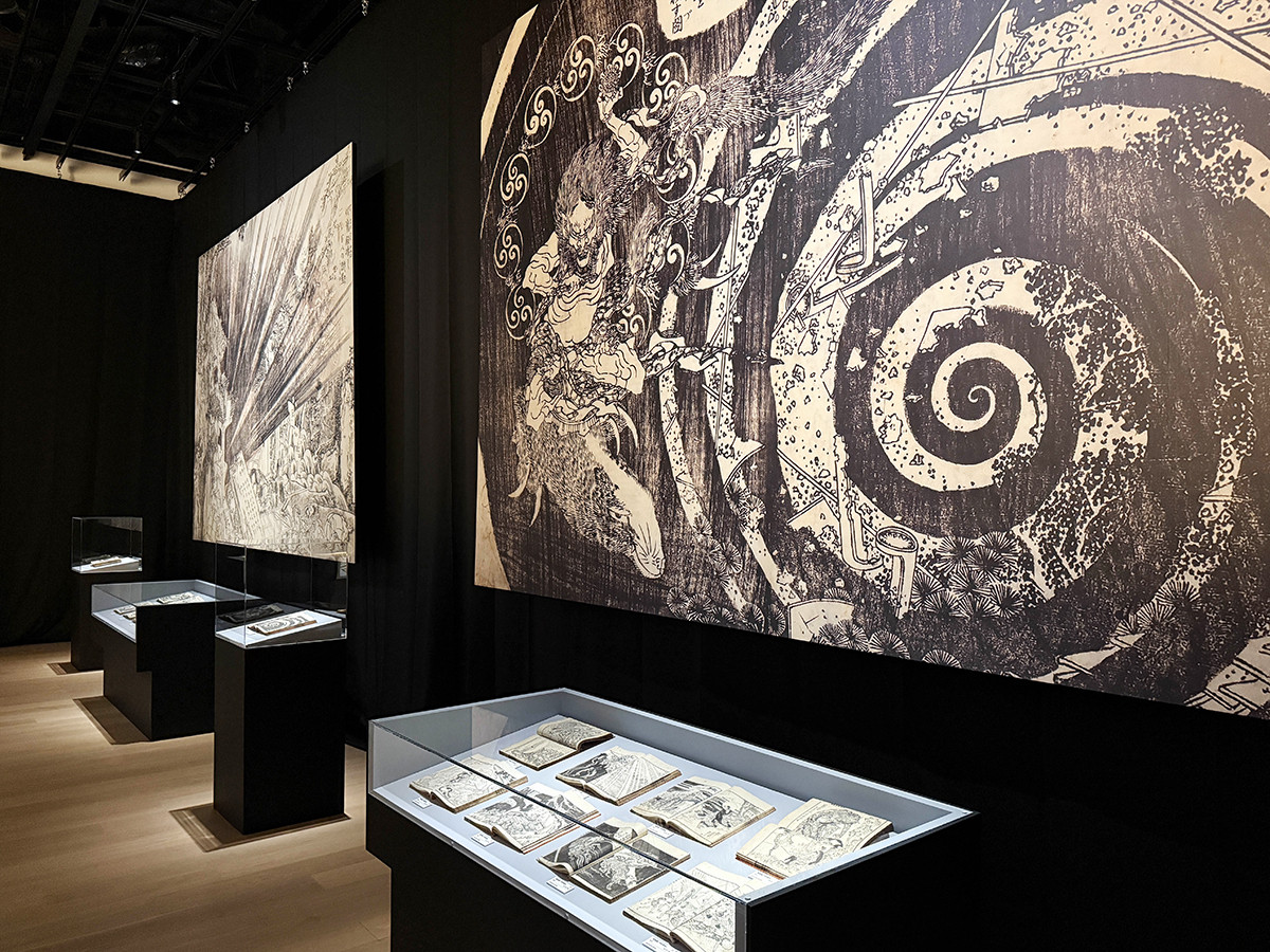 CREATIVE MUSEUM TOKYO「HOKUSAI－ぜんぶ、北斎のしわざでした。展」会場より　第1章「読本」