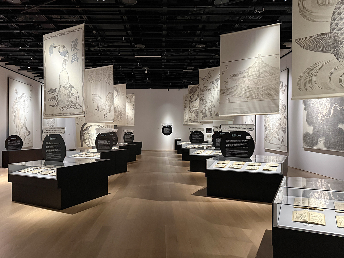 CREATIVE MUSEUM TOKYO「HOKUSAI－ぜんぶ、北斎のしわざでした。展」会場より　第4章「北斎漫画」
