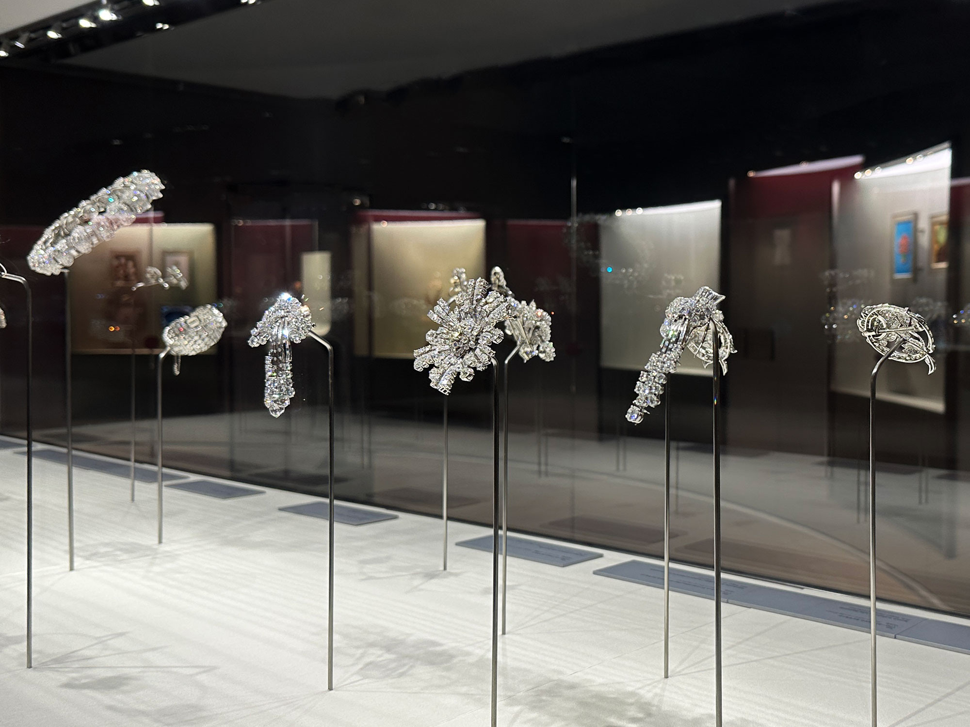 国立新美術館「ブルガリ カレイドス 色彩・文化・技巧」会場