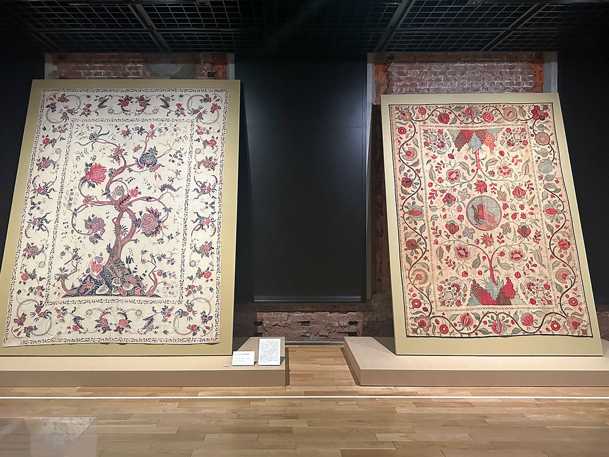 東京ステーションギャラリー「インド更紗 世界をめぐる物語」会場より第3章「ヨーロッパ向けの更紗」