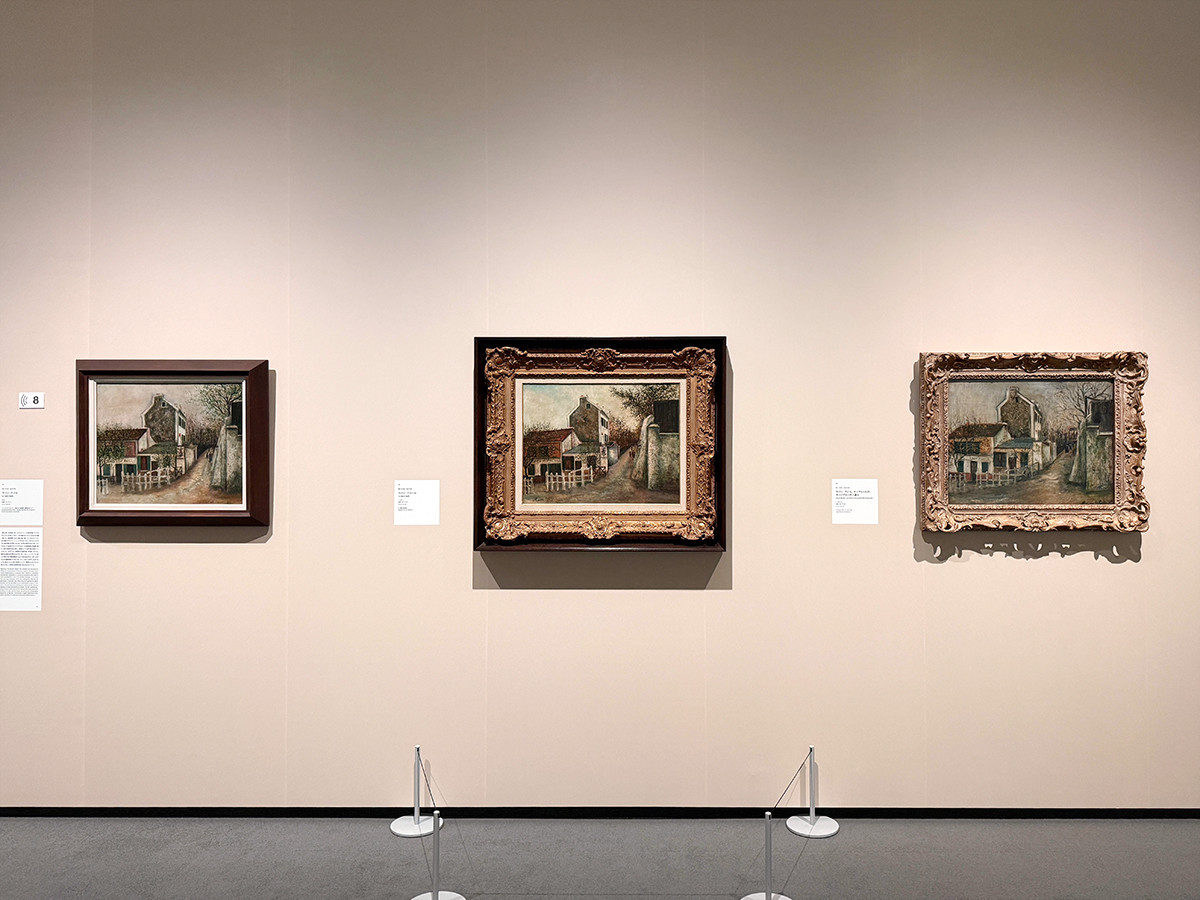 SOMPO美術館「モーリス・ユトリロ展」会場より (左から)モーリス・ユトリロ《ラパン・アジル》1910年 パリ・ポンピドゥセンター/国立近代美術館・産業創造センター / モーリス・ユトリロ《ラパン・アジール》1913年頃 名古屋市美術館 / モーリス・ユトリロ《ラパン・アジール、モンマルトルのサン=ヴァンサン通り》1910-12年頃 八木ファインアート・コレクション