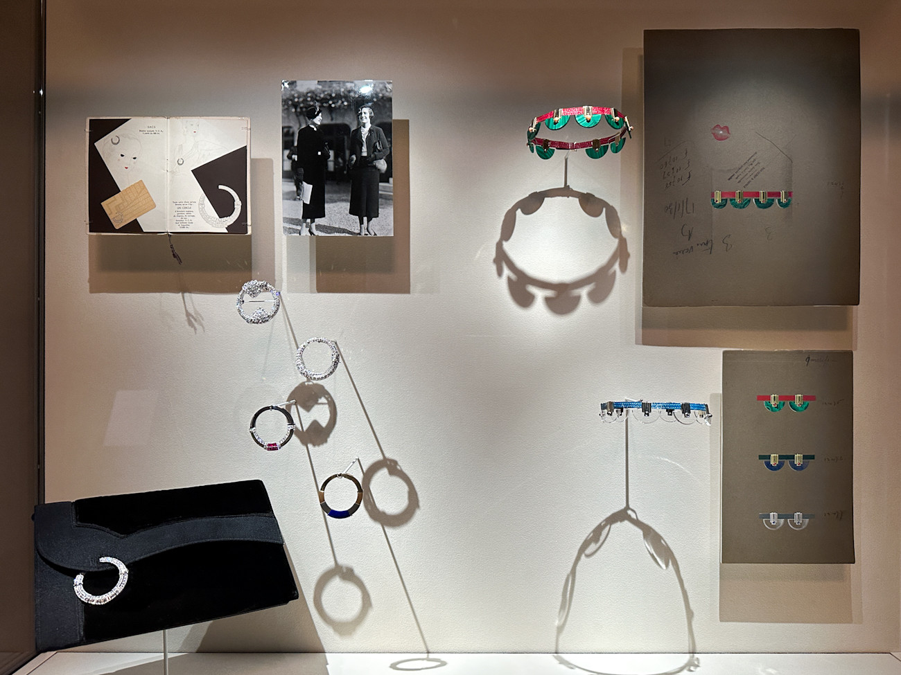 東京都庭園美術館「永遠なる瞬間 ヴァン クリーフ&アーペル —— ハイジュエリーが語るアール・デコ」会場