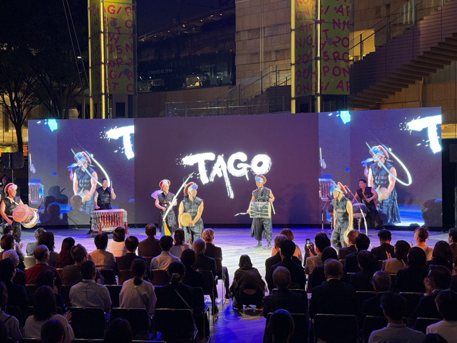 六本木「六本木アートナイト2025」会場より　TAGOのパフォーマンス